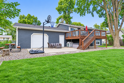 10225 99th Avenue N, Maple Grove, MN 55369