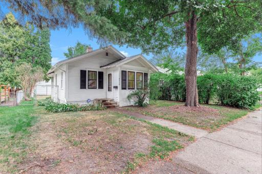 4718 Dupont Avenue N, Minneapolis, MN 55430