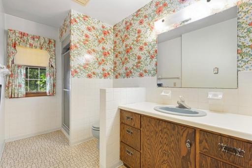 Upper level 3/4 bathroom conveniently amongst the 3 upper level bedrooms