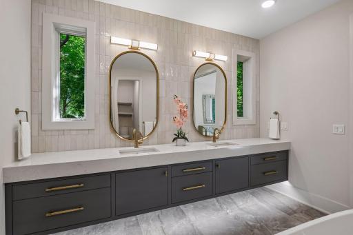 15 Maple Hill Drive, Excelsior, MN 55331