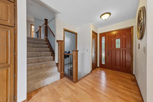 20 foyer_stairs.jpg