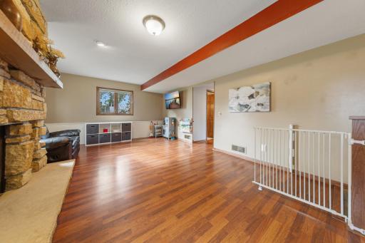 40 family room_lower.jpg