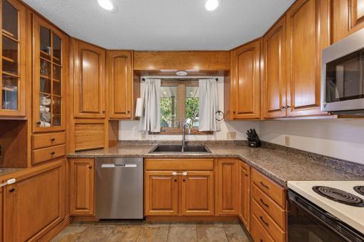 13 kitchen.jpg