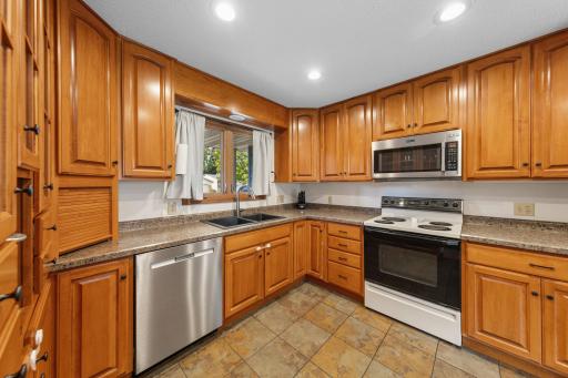 12 kitchen.jpg