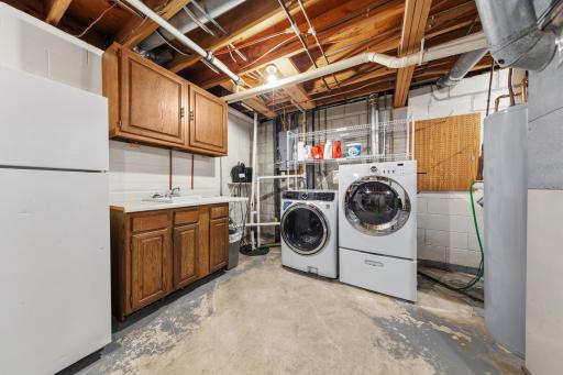 43 laundry_lower.jpg