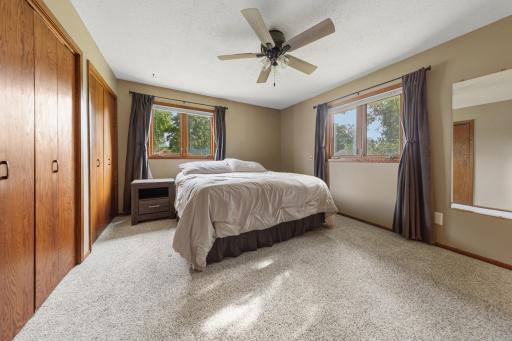 23 main bedroom.jpg