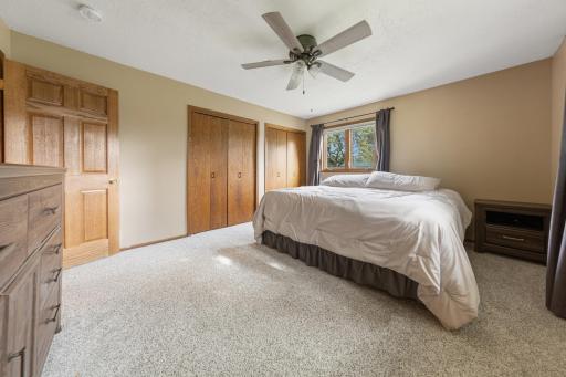 24 main bedroom.jpg
