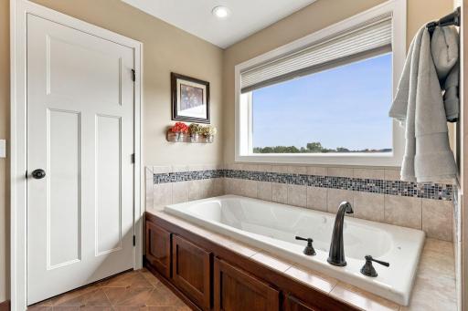 44-web-or-mls-4421 118th Ave NE-44.jpg