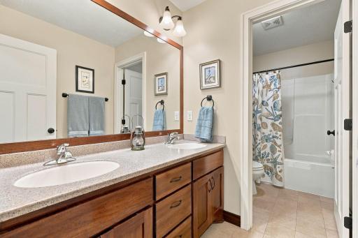 53-web-or-mls-4421 118th Ave NE-53.jpg