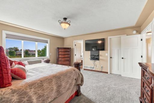 40-web-or-mls-4421 118th Ave NE-40.jpg