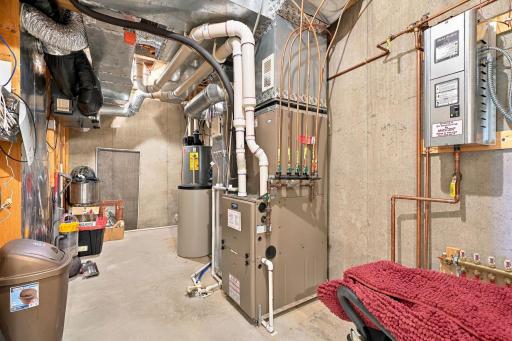 66-web-or-mls-4421 118th Ave NE-66.jpg