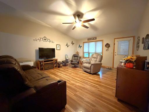 140 Orchard Manor Drive SE, Plainview, MN 55964