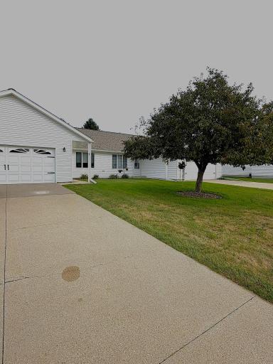 140 Orchard Manor Drive SE, Plainview, MN 55964