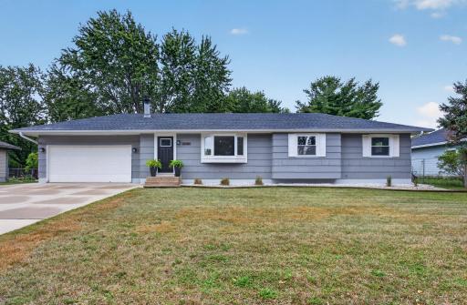 Large 5 bed/3 bath rambler in award winning 196 school district!