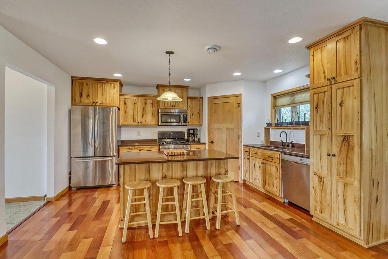 Kitchen1_0-g.jpg