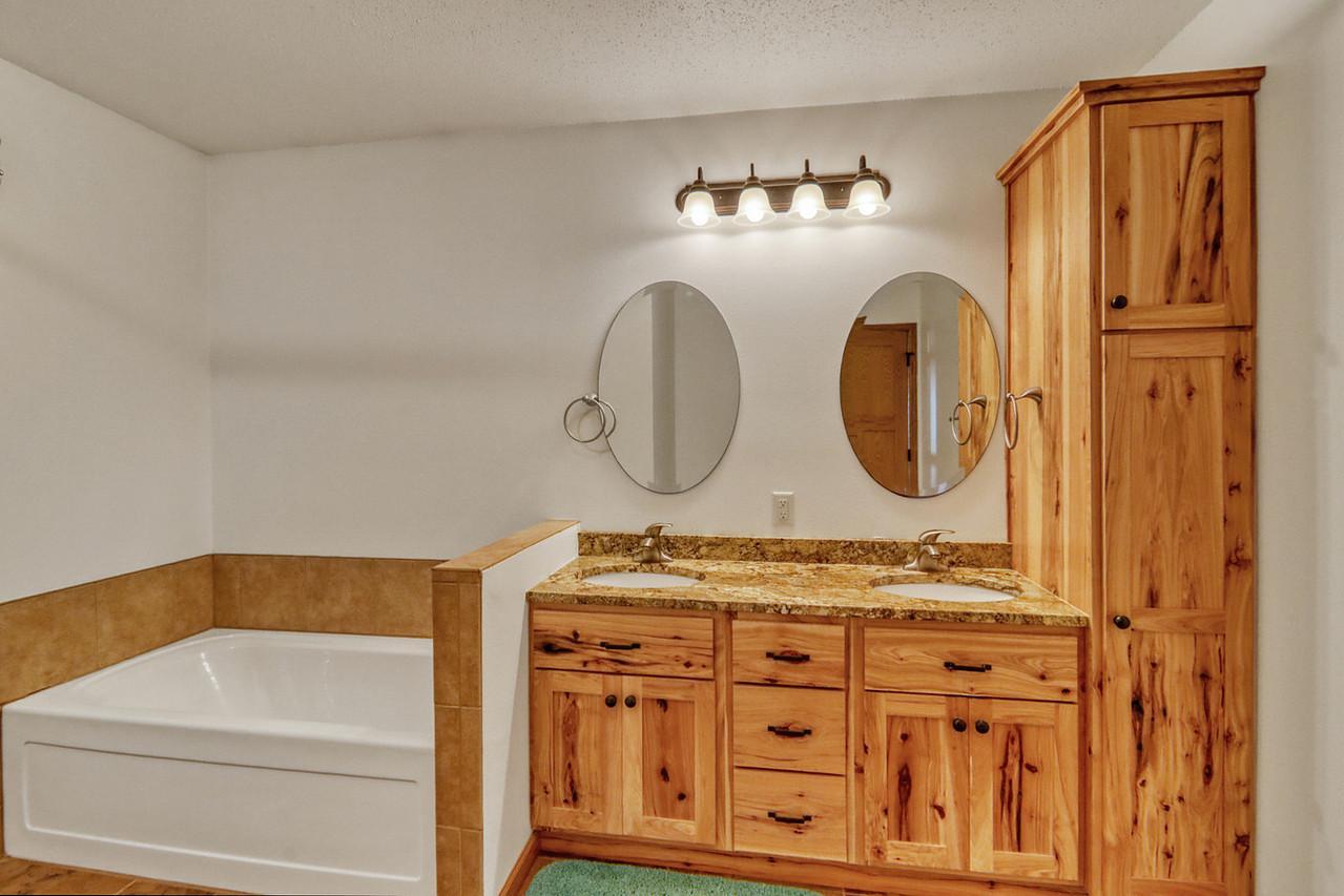 Primary Bathroom1_2-1280.jpg
