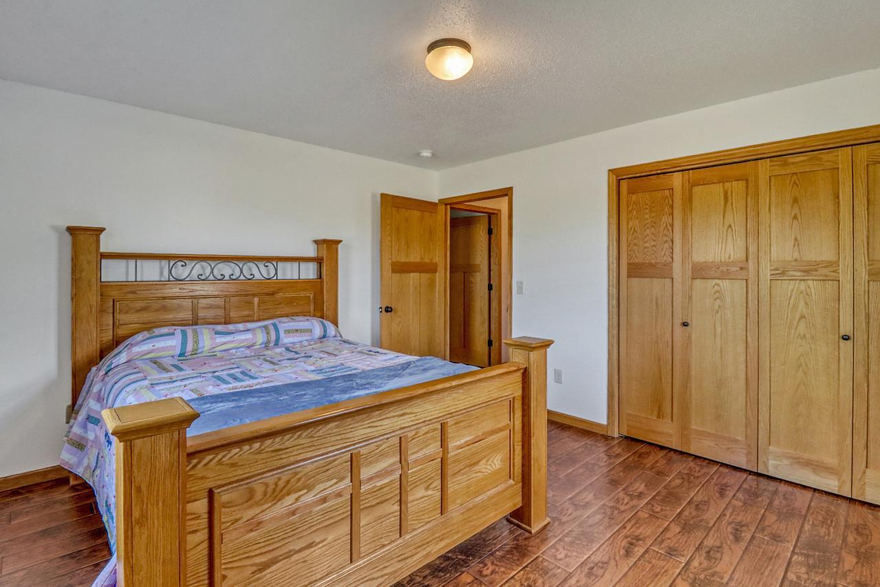 Bedroom1_2-1280.jpg