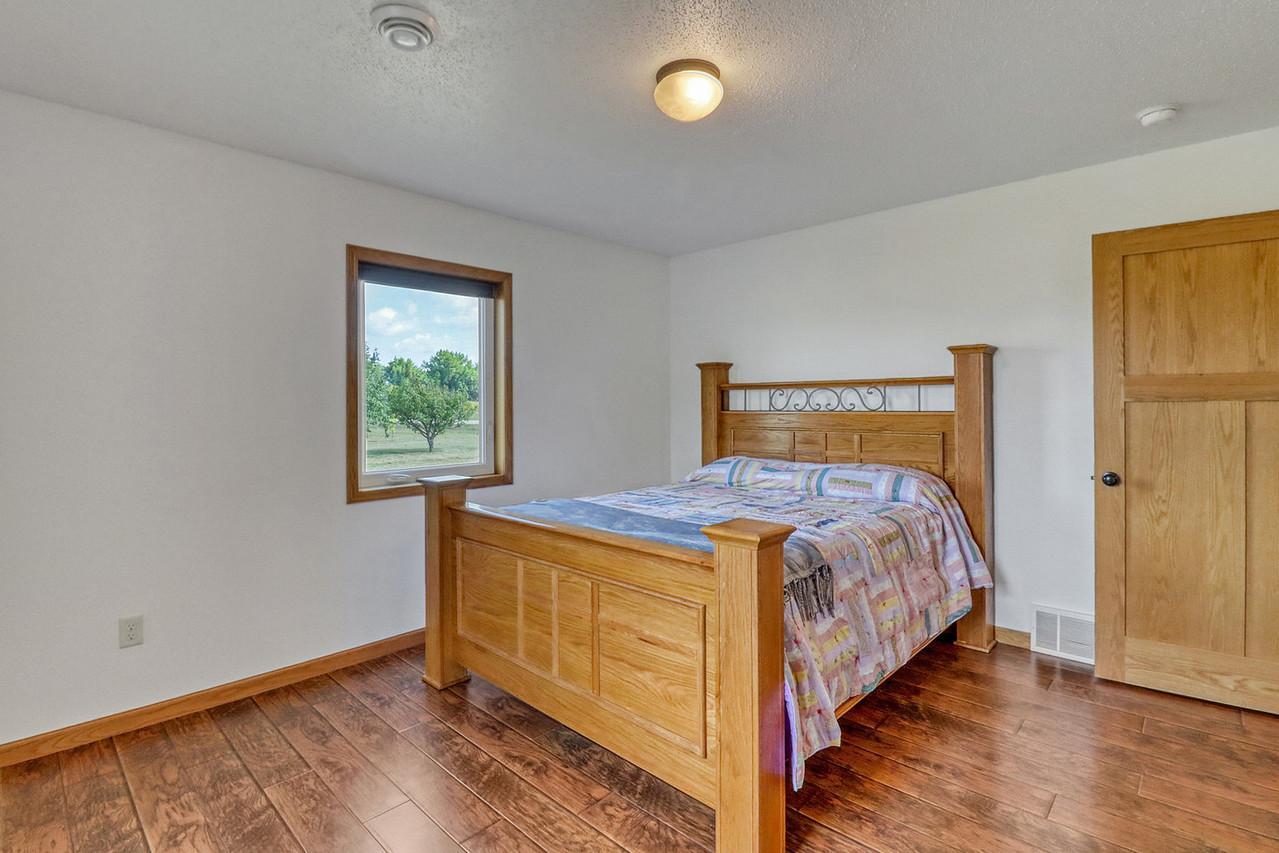 Bedroom1_1-1280.jpg
