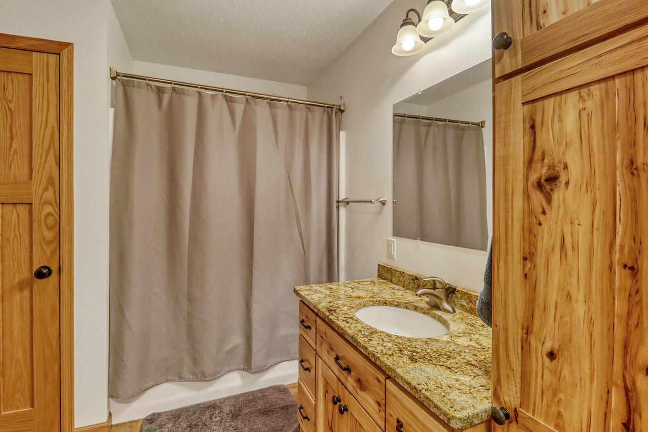 Bathroom1_1-1280.jpg
