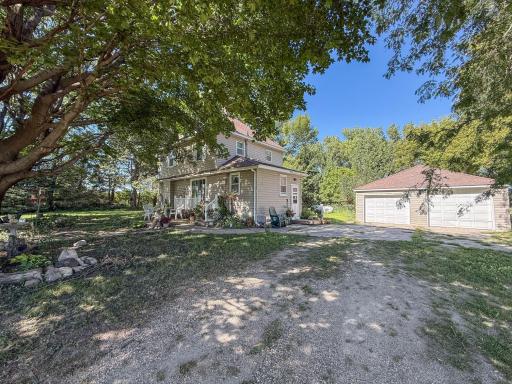 Main Home 4 Bed, 1 Bath - Detached Double Garage