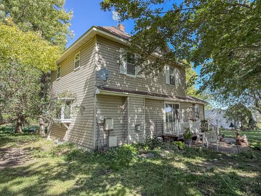 Main Home 4 Bed, 1 Bath - Detached Double Garage