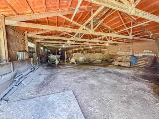 39x103 spray foam insulated & dirt floor