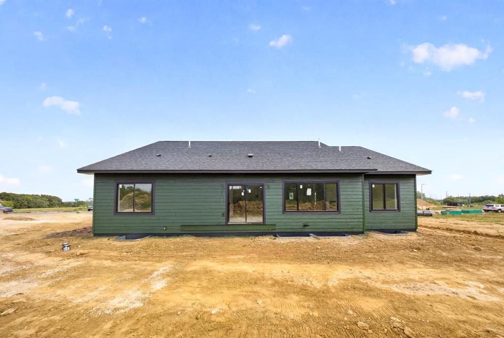 Completed new construction 5 bed 3 bath walkout rambler for sale 2453 14th Ave SW Rochester MN 55902