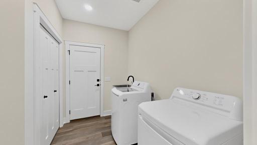 Completed new construction 5 bed 3 bath walkout rambler for sale 2453 14th Ave SW Rochester MN 55902