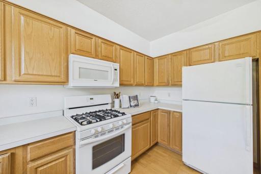 Bright, neutral decor and plenty of counter space