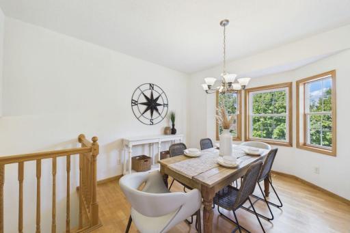 Dining room open to kitchen - great for entertaining