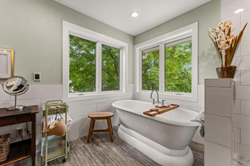 940 Trail Court, Eagan, MN 55123