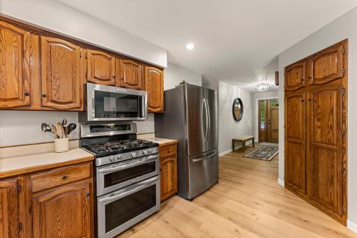 940 Trail Court, Eagan, MN 55123