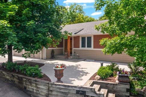 940 Trail Court, Eagan, MN 55123