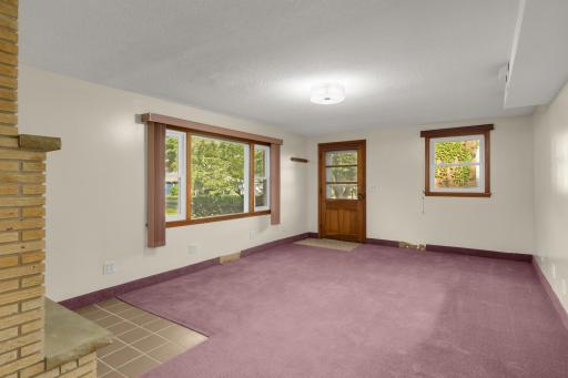 The lower level is a walkout with its own private entrance and would make the perfect multi-generational setting.