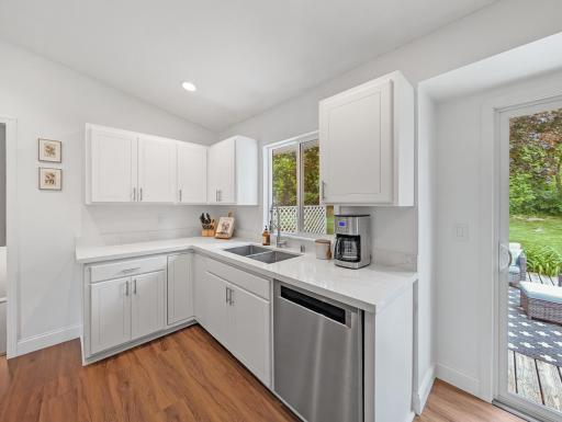 Stainless steel appliances in this kitchen!