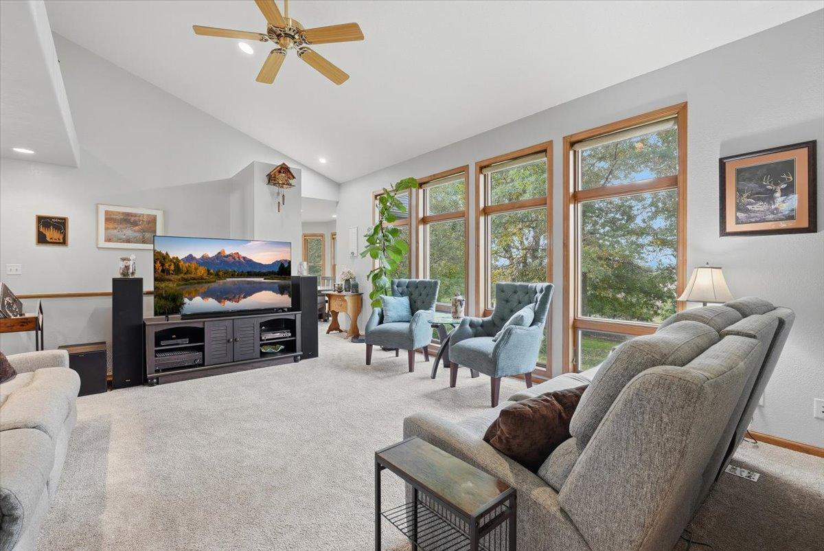 06-Living Room.jpg