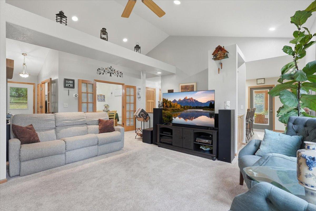 08-Living Room.jpg
