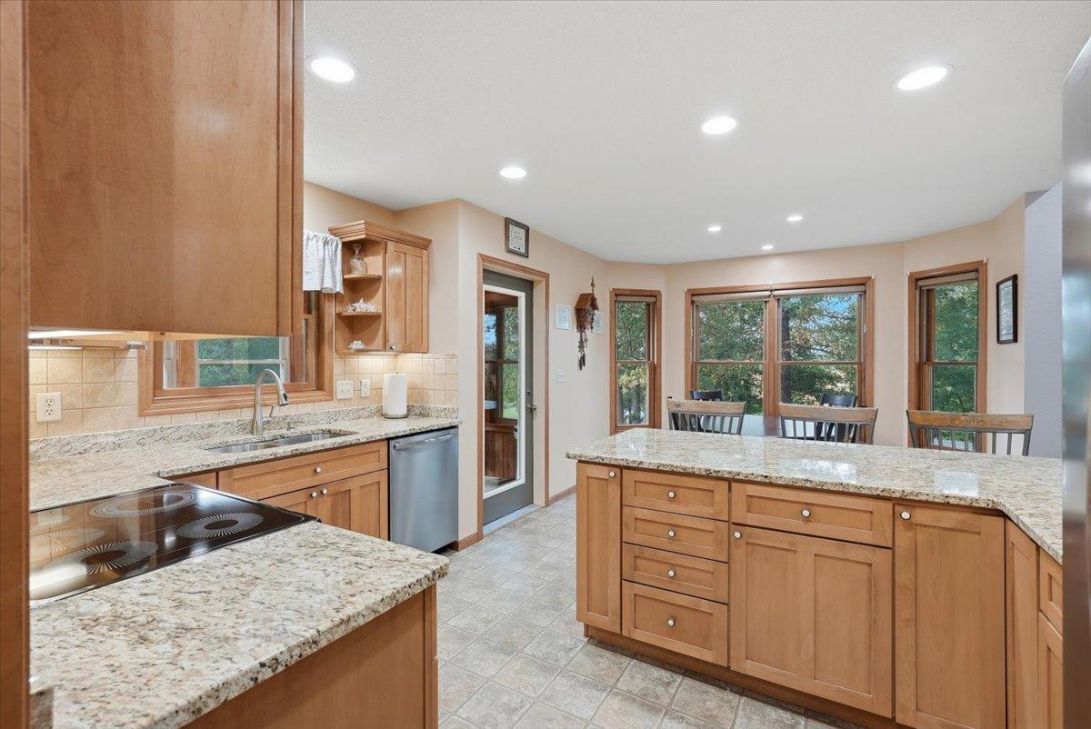 10-Kitchen.jpg