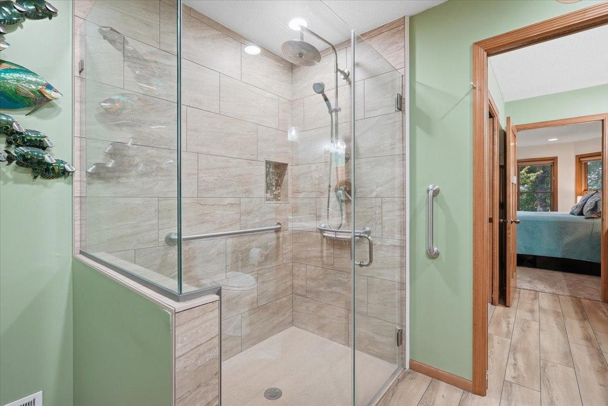 19-Primary Bath.jpg