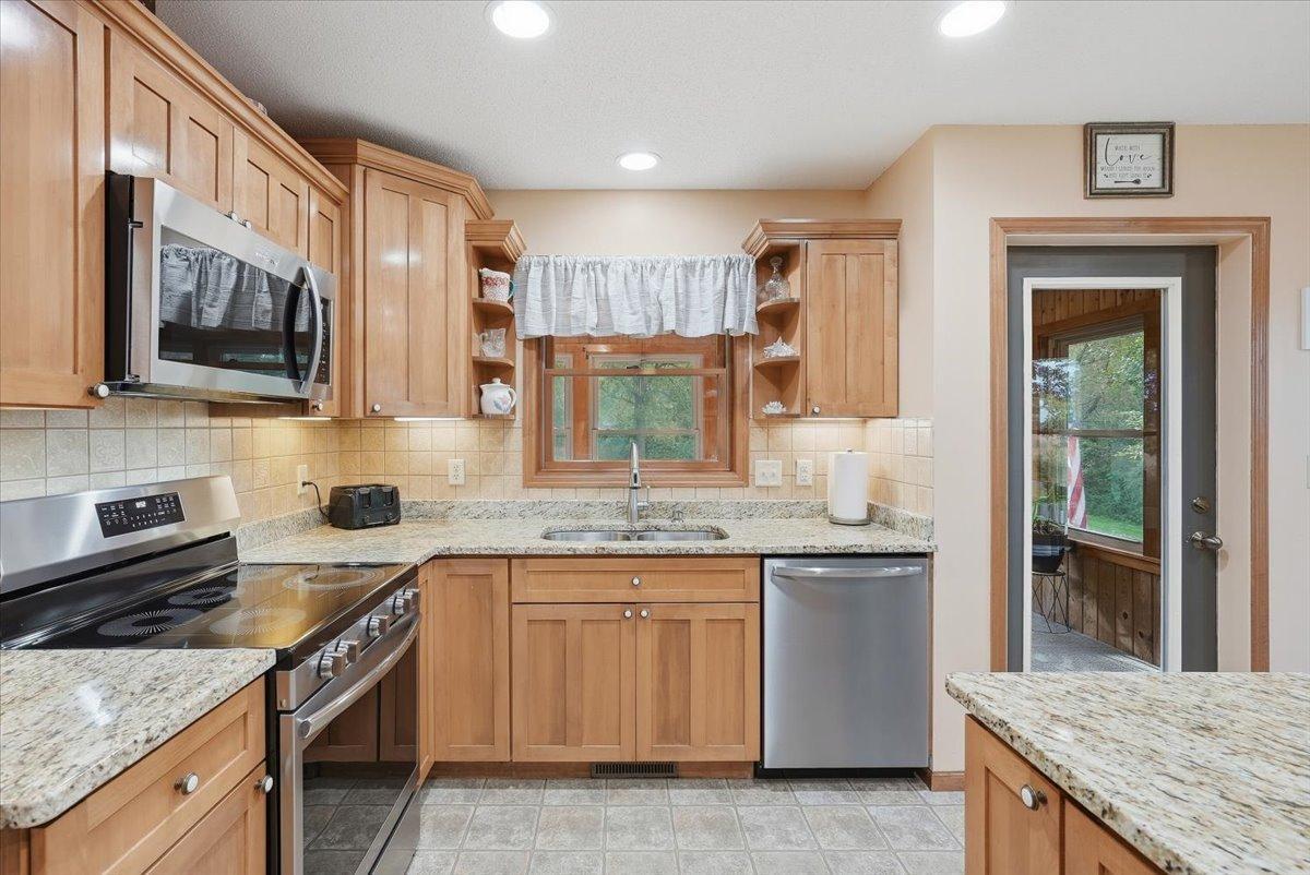 11-Kitchen.jpg