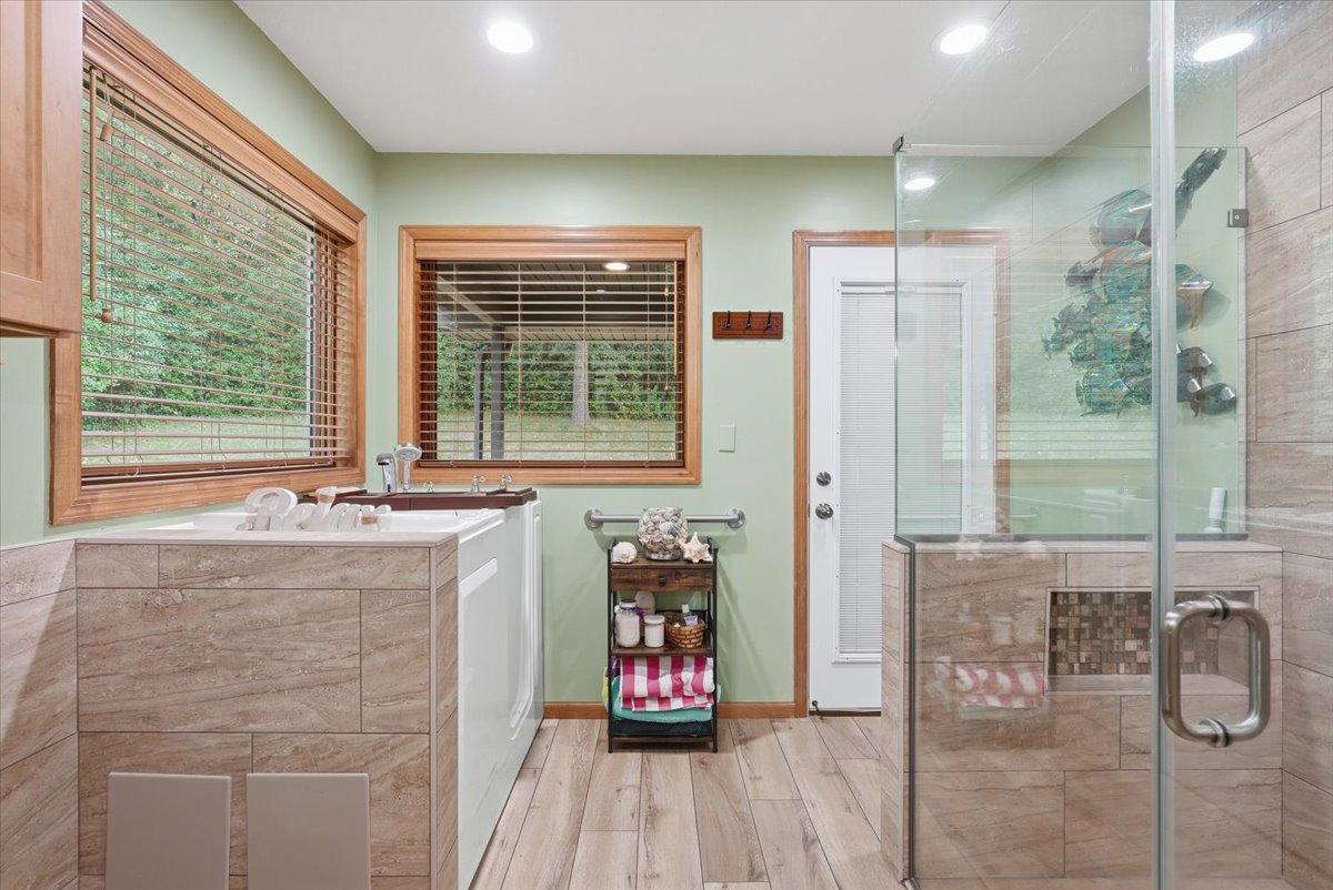 18-Primary Bath.jpg