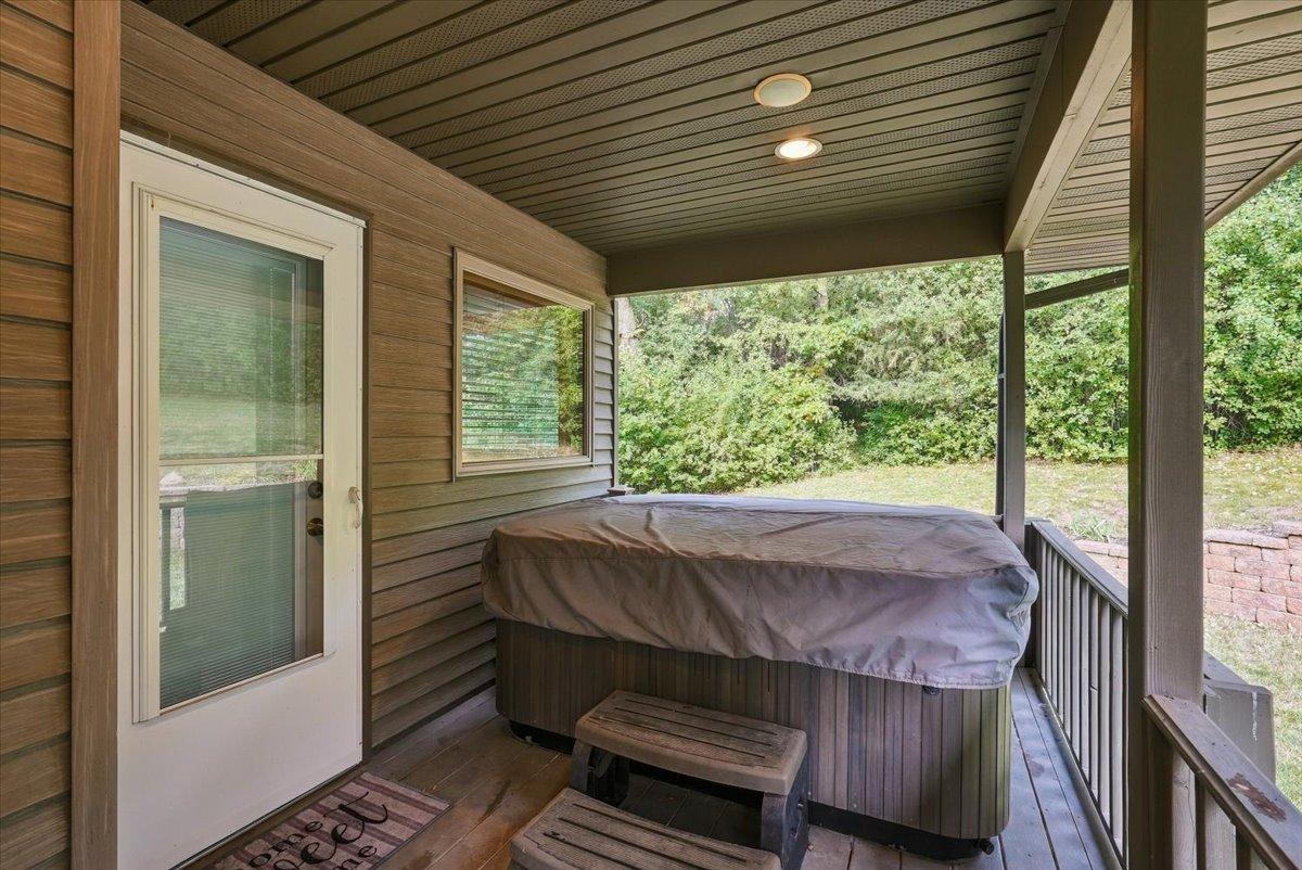 34-Back Deck.jpg