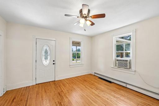 7-web-or-mls-Saint Croix Trl-S2807-016.jpg