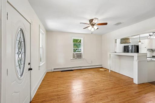 6-web-or-mls-Saint Croix Trl-S2807-015.jpg