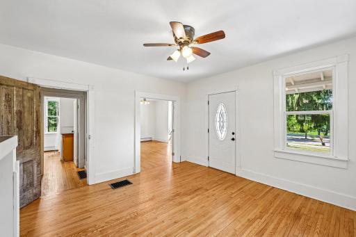 8-web-or-mls-Saint Croix Trl-S2807-017.jpg