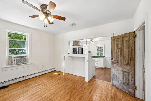 9-web-or-mls-Saint Croix Trl-S2807-018.jpg