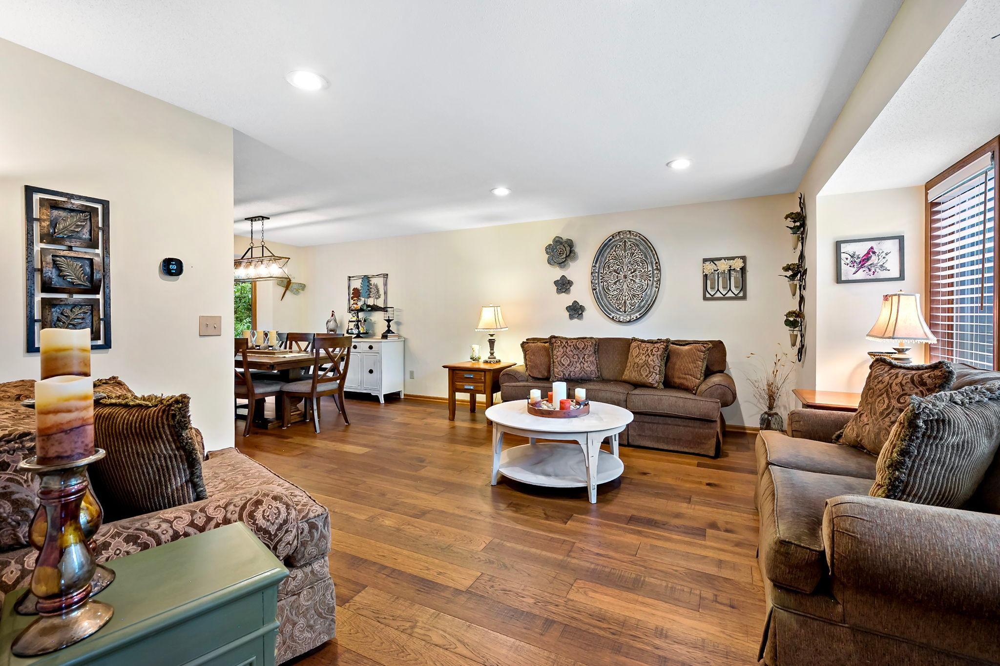 33-web-or-mls-112122 Haering Ln Chaska_0036.jpg