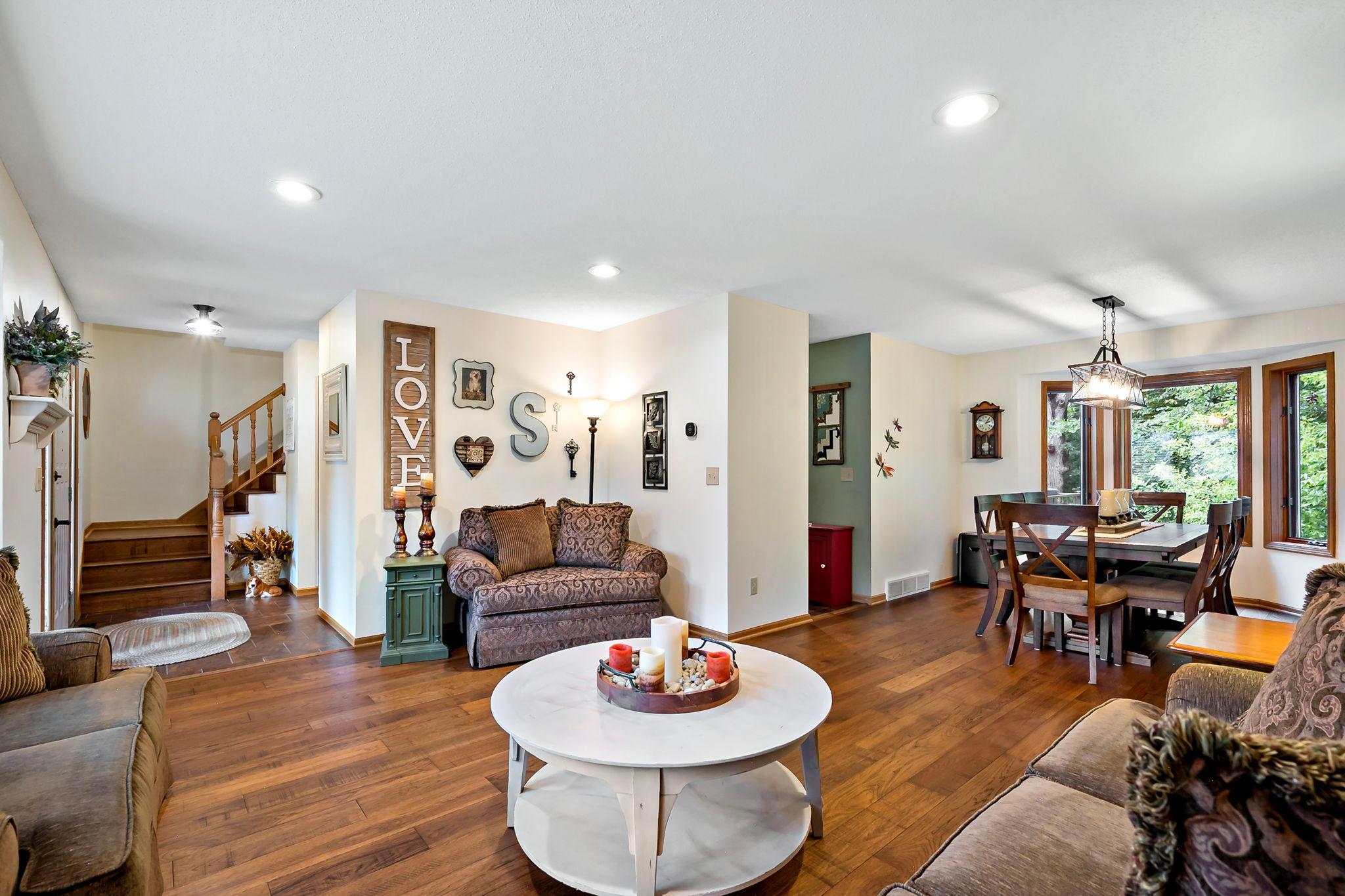34-web-or-mls-112122 Haering Ln Chaska_0037.jpg