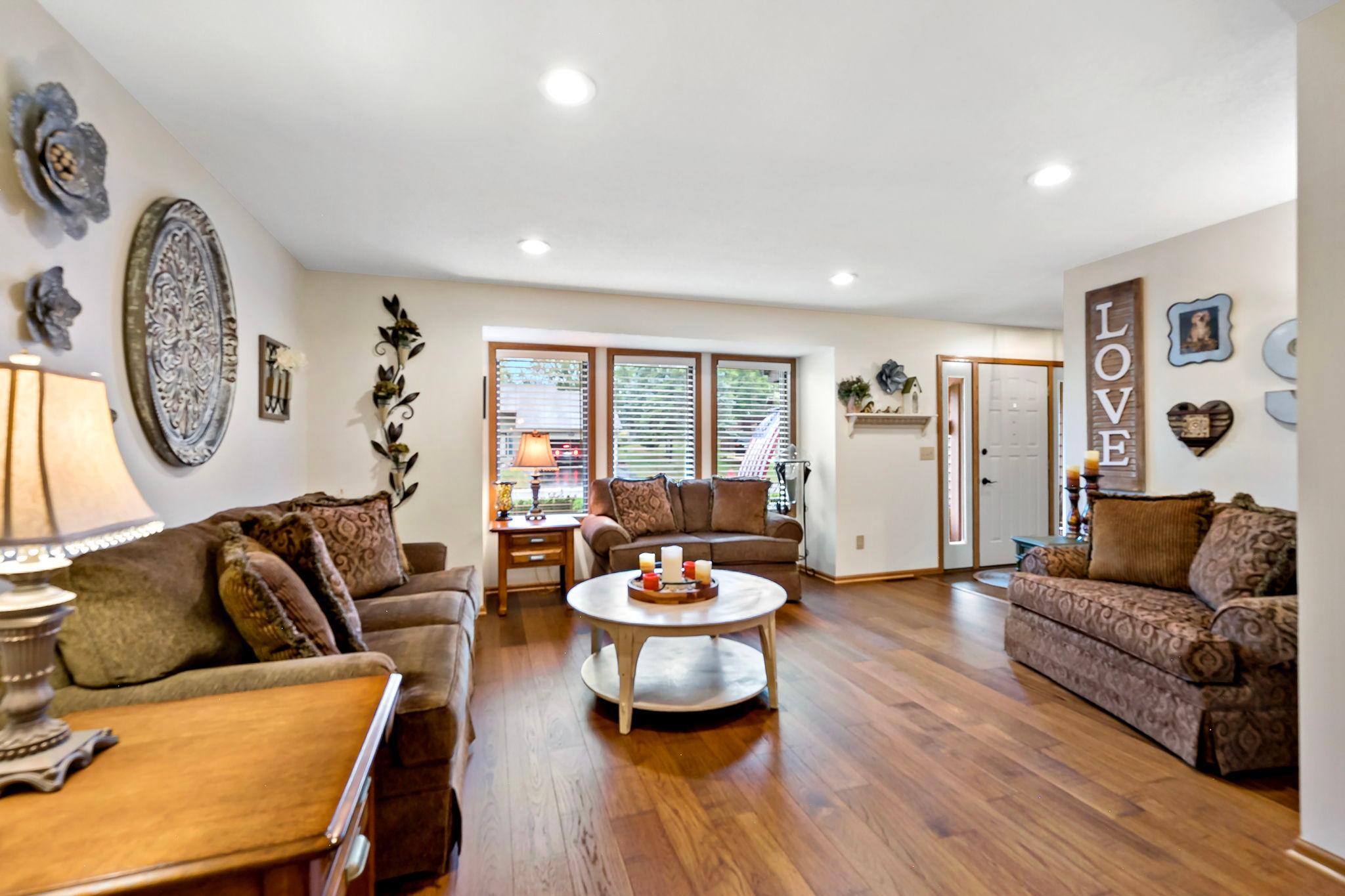 35-web-or-mls-112122 Haering Ln Chaska_0038.jpg
