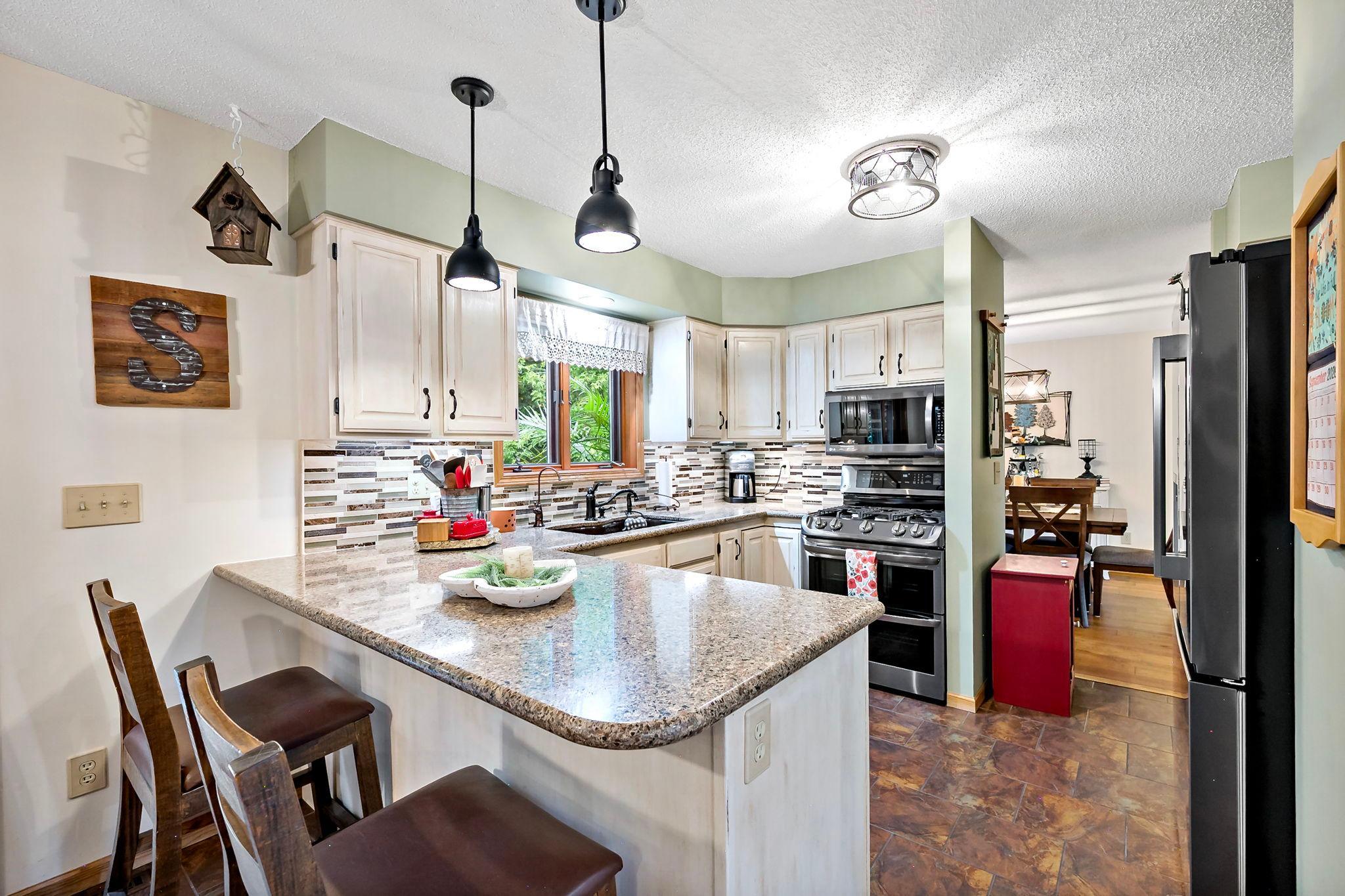 43-web-or-mls-112122 Haering Ln Chaska_0046.jpg